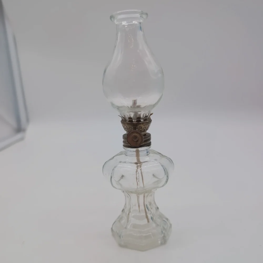 Vintage 7in Elegant Clear Glass Oil Lamp